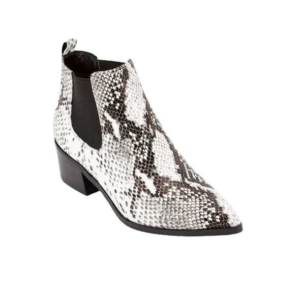 Blondo Emelia Snakeskin Print Waterproof Leather Ankle Boots Black White Size 8 - Picture 2 of 12